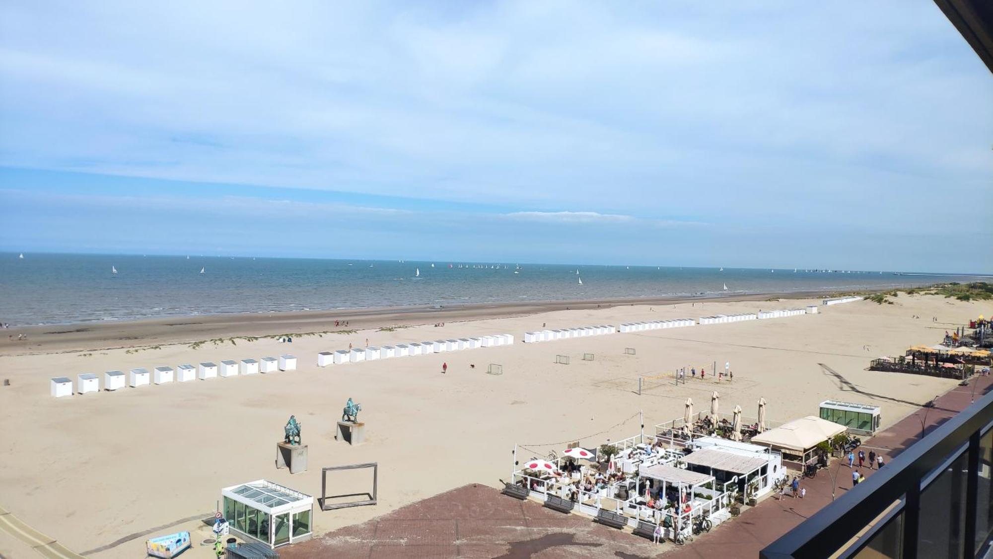 Zeezicht Vanop Het 6 De Verdiep Oostduinkerke Exterior foto